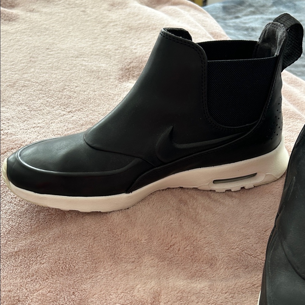Nike Air Max Thea Women’s Sneakers